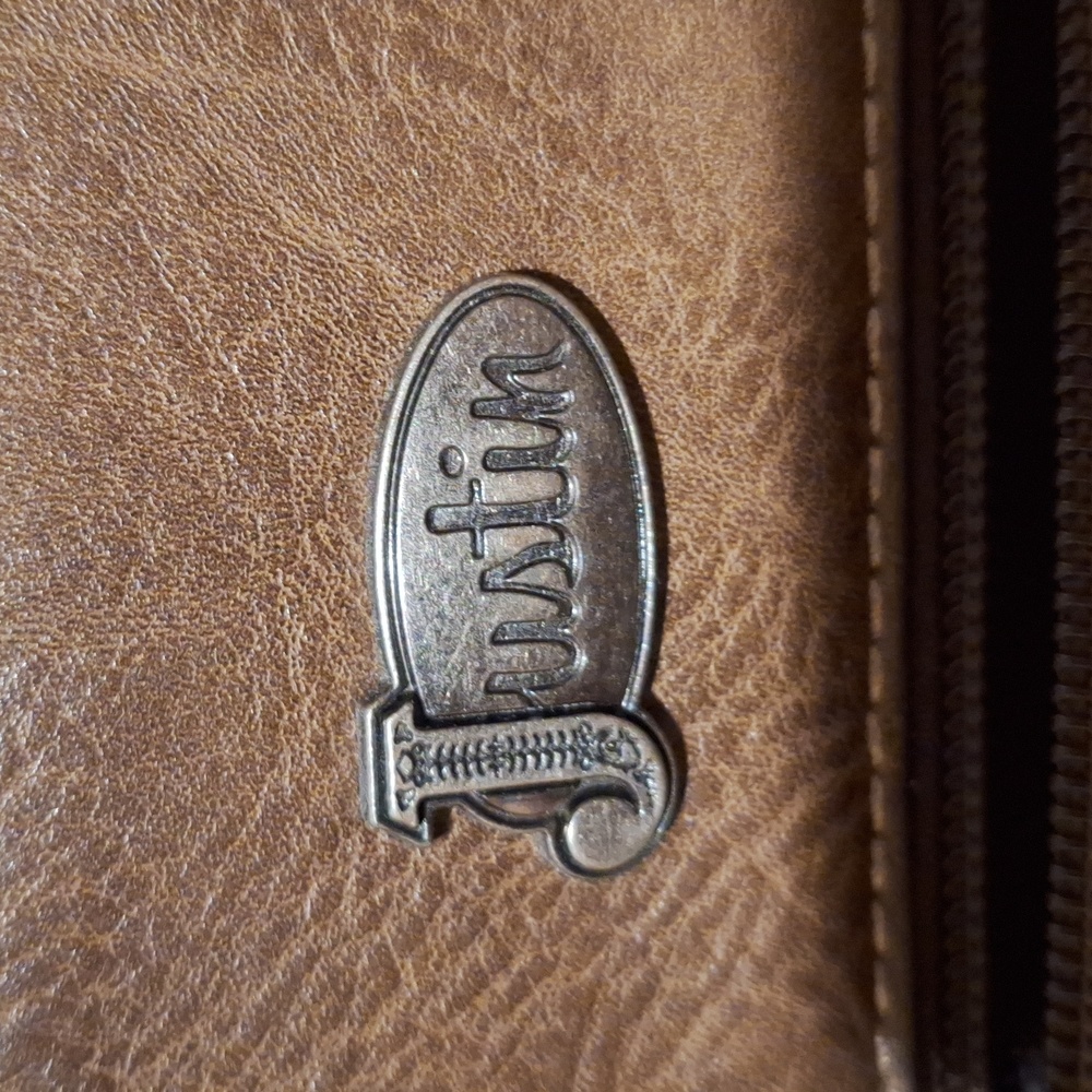 Justin Purse - Picture 12 of 16